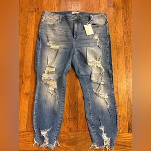 NWT Ms. Cello cropped, skinny, distressed light wash jeans, size 22
#16